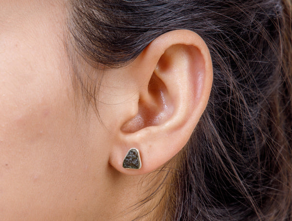 RAW MOLDAVITE Cartilage Stud Earrings ,Genuine Moldavite Ear Studs , 925 Solid Sterling Silver Stud Earring, Green Stone Boho Dainty Earring